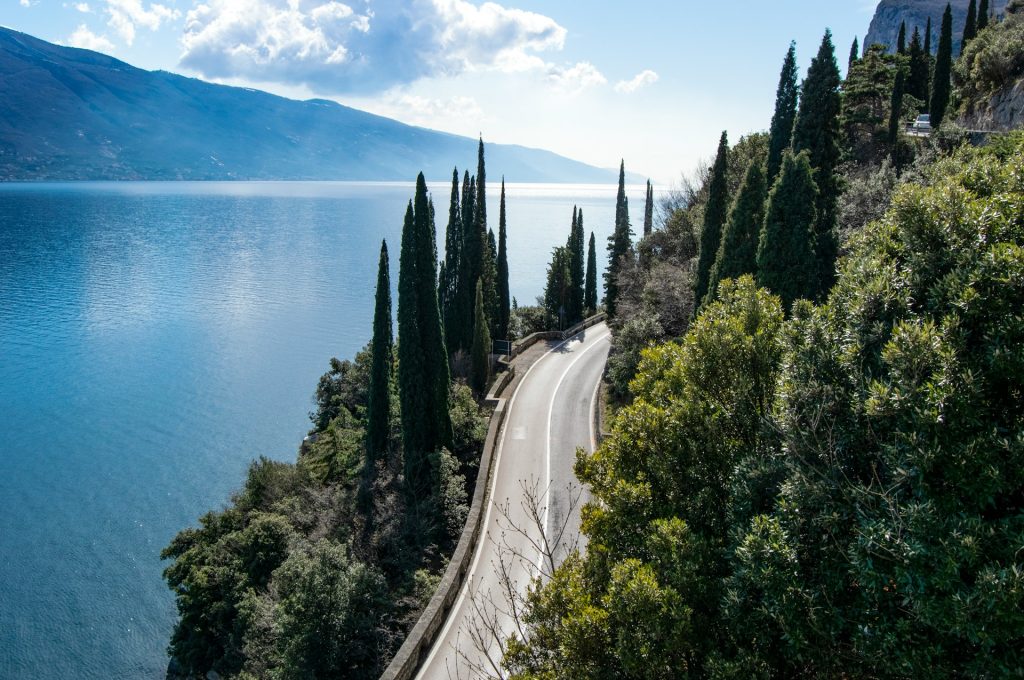 Route panoemique sur le lac de Garde